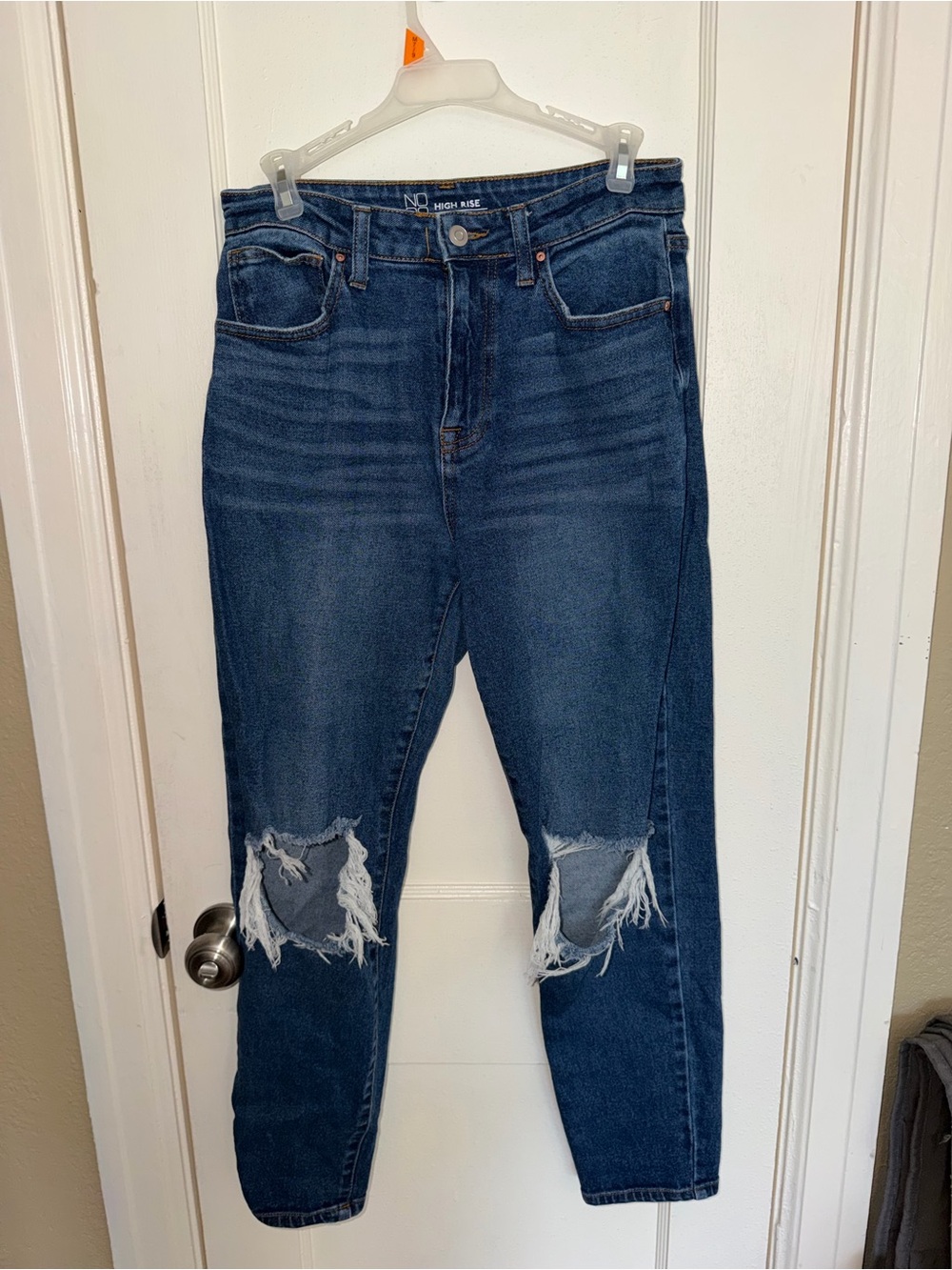 No Boundaries High-Rise Distressed Dark Blue Jeans. Like new condition. Size 9